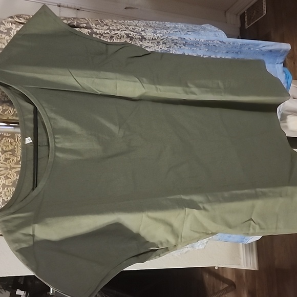 Clothes - Picture 9 of 17